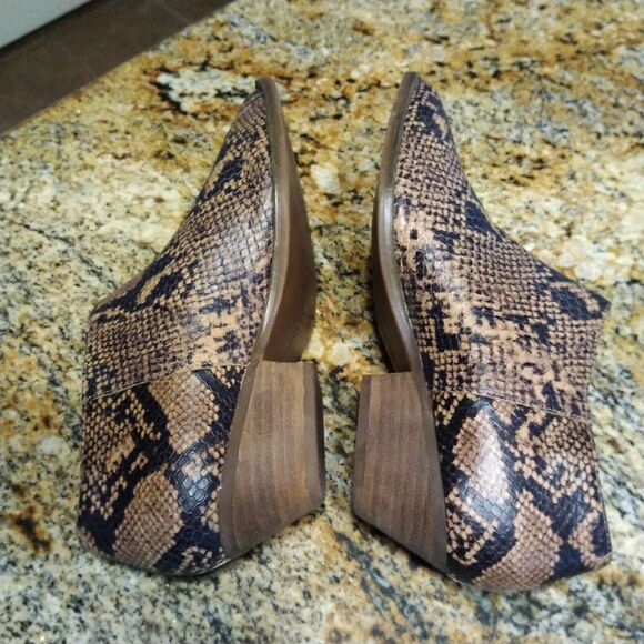 Women's Chelsea & Violet Booties Size 6M Beige & Black Faux Snake Skin Print - Picture 9 of 12